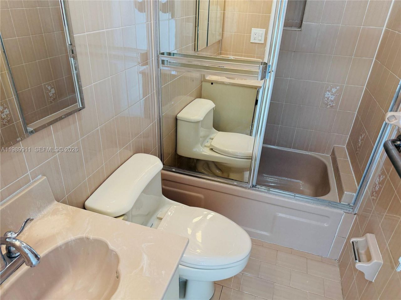 706 W 40th Pl , Unit Efficiency, Hialeah, FL 33012 Photo