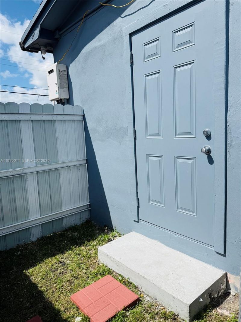 706 W 40th Pl , Unit Efficiency, Hialeah, FL 33012 Photo