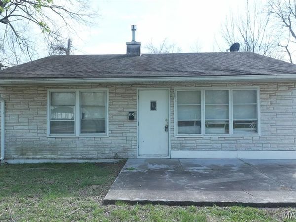 32 Agnes Drive, East St Louis, IL 62206