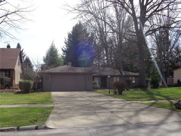 6920 Dogwood Circle , Middleburg Heights, OH 44130