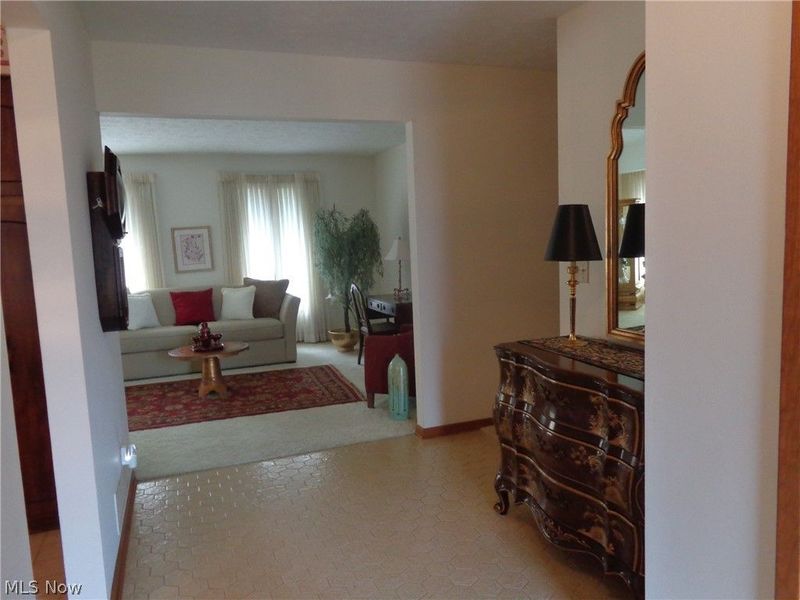 6920 Dogwood Circle, Middleburg Heights, OH 44130 Photo 2