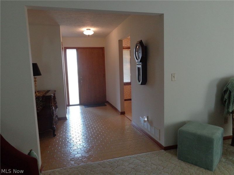 6920 Dogwood Circle, Middleburg Heights, OH 44130 Photo 5