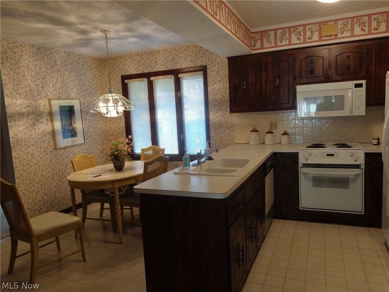 6920 Dogwood Circle, Middleburg Heights, OH 44130 Photo 9