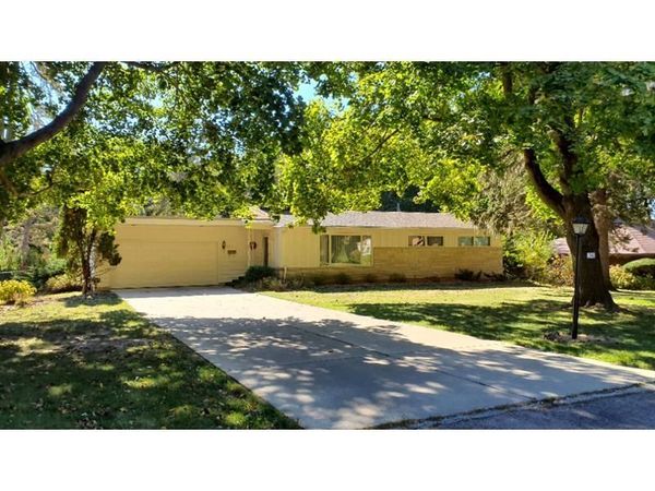 1541 LA CRESTA, FREEPORT, IL 61032