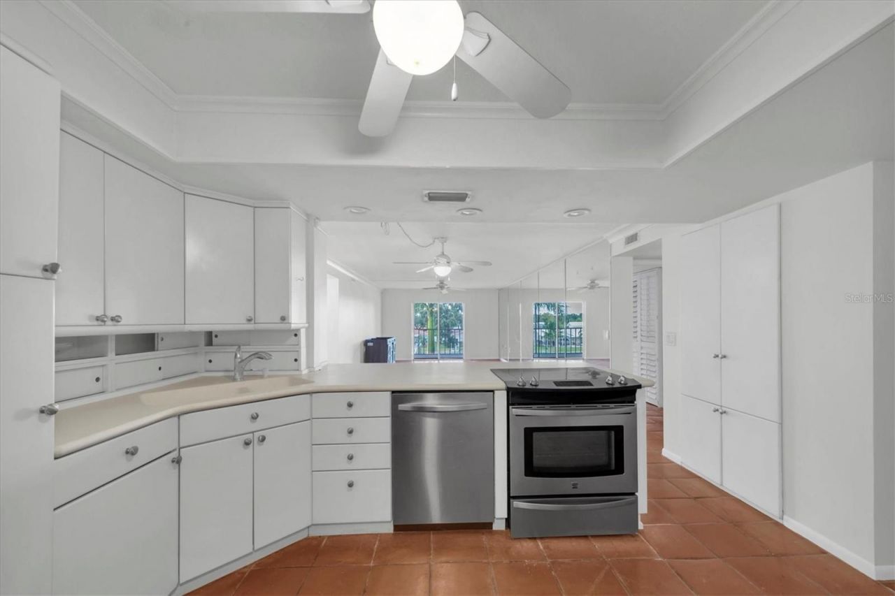 4900 38th Way S, Unit 302, Saint Petersburg, FL 33711 Photo