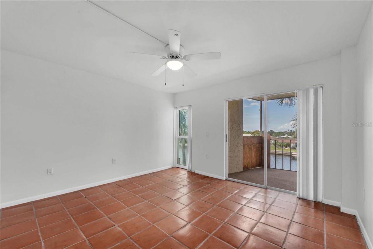 4900 38th Way S, Unit 302, Saint Petersburg, FL 33711 Photo