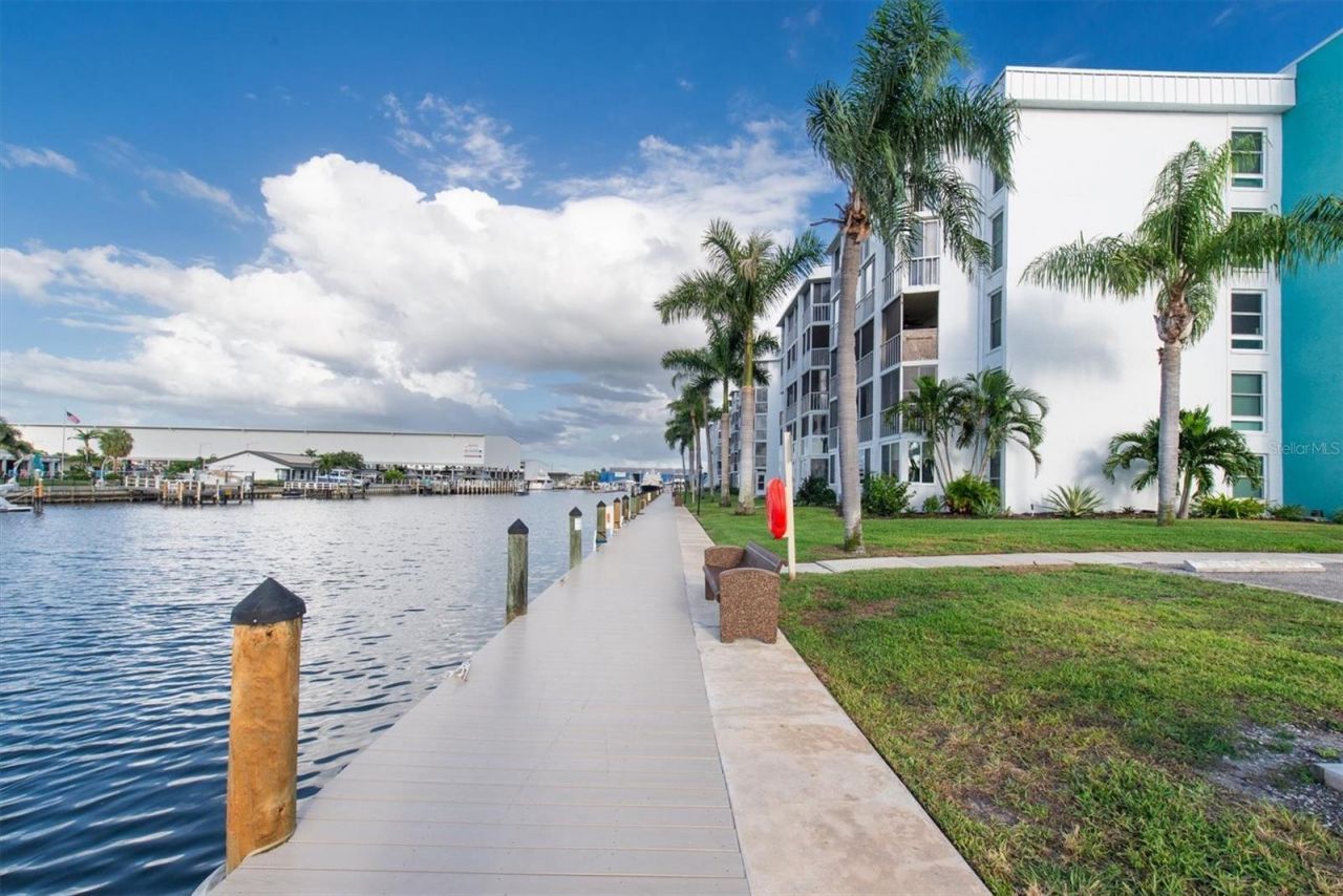 4900 38th Way S, Unit 302, Saint Petersburg, FL 33711 Photo