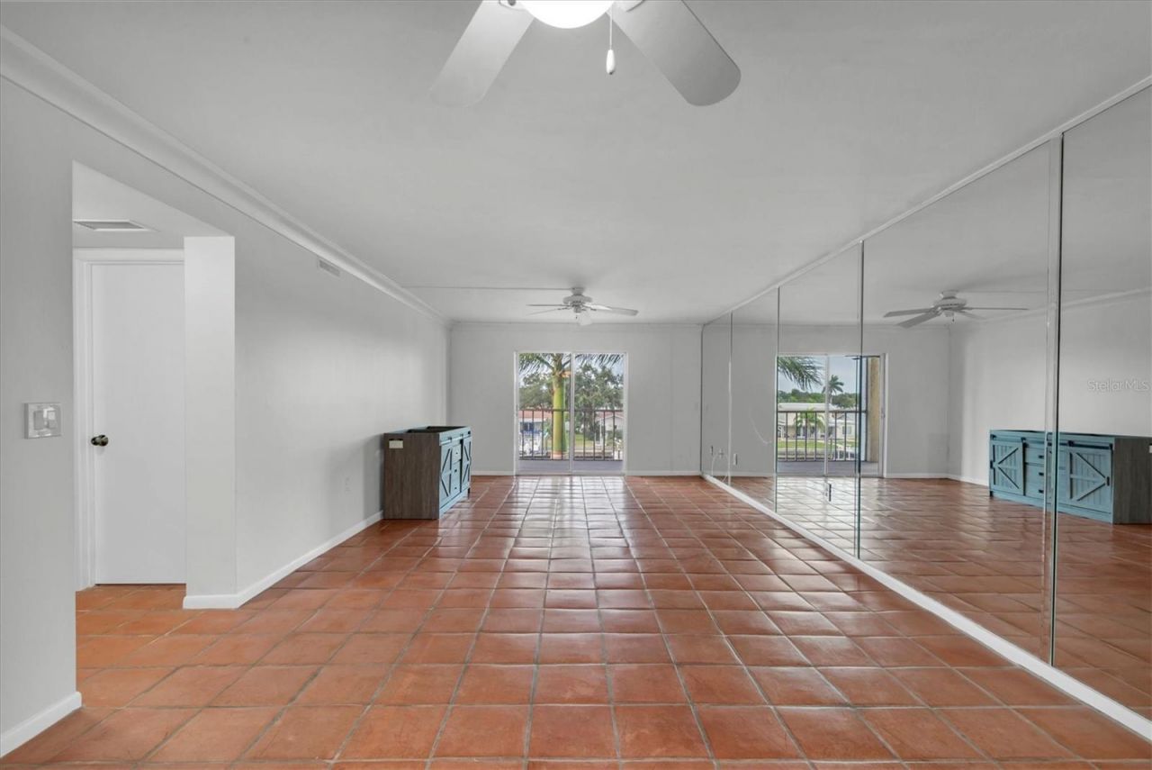 4900 38th Way S, Unit 302, Saint Petersburg, FL 33711 Photo