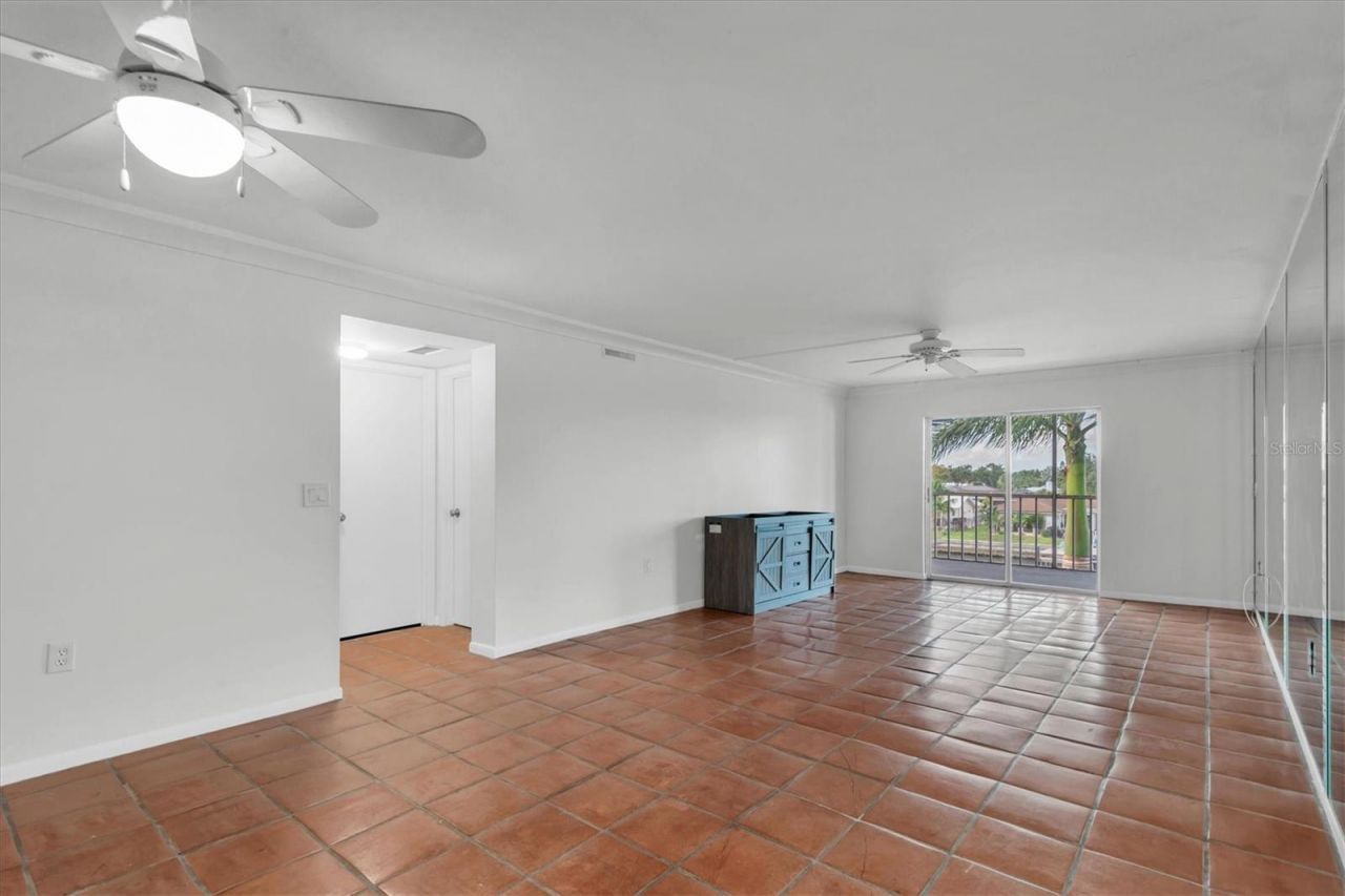 4900 38th Way S, Unit 302, Saint Petersburg, FL 33711 Photo