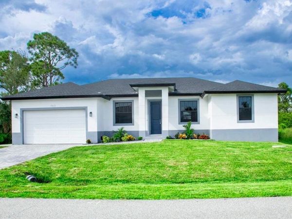 15633 LAKELAND CIRCLE , PORT CHARLOTTE, FL 33981