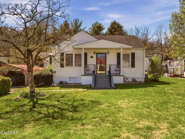 906 Riverview Drive, LaFollette, TN 37766