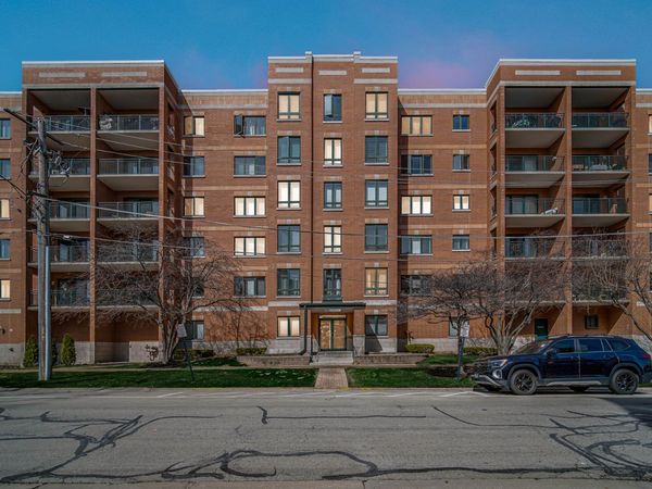 1636 Ashland Avenue, Unit 209, Des Plaines, IL 60016
