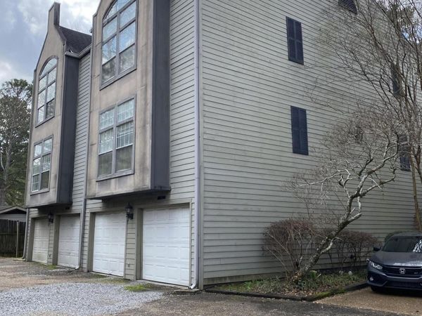 1313 Roxbury Court, Jackson, MS 39211