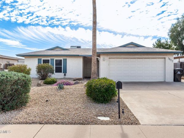 3827 E LARKSPUR Drive, Phoenix, AZ 85032