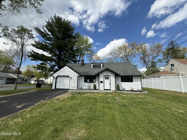 35 Knob Hill Road, Albany, NY 12211