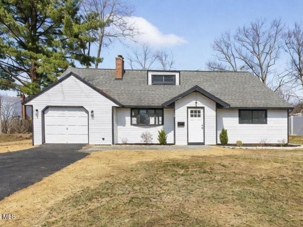 35 Knob Hill Road, Albany, NY 12211