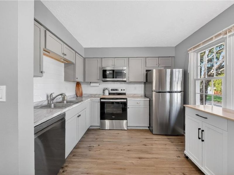 5236 Creekside Boulevard, Brunswick Hills, OH 44212 Photo 3