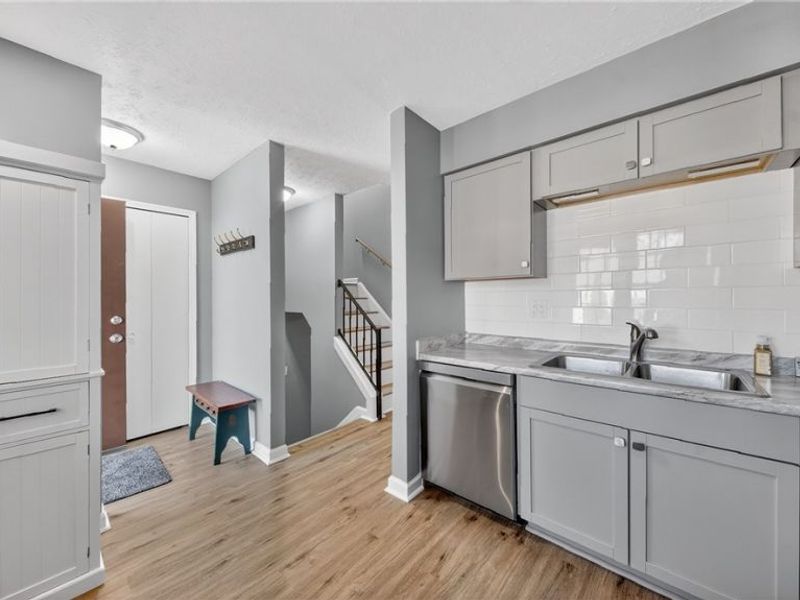 5236 Creekside Boulevard, Brunswick Hills, OH 44212 Photo 9