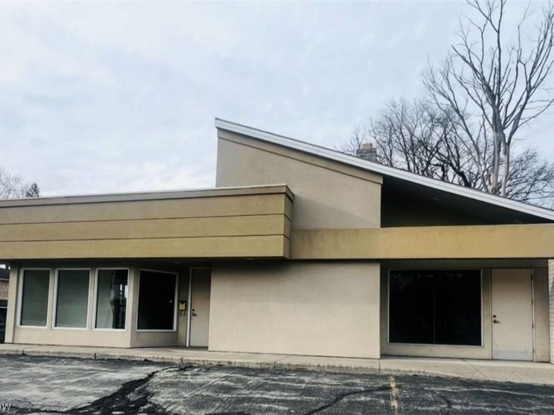 264 W Liberty Street SE, Hubbard, OH 44425 Photo 1