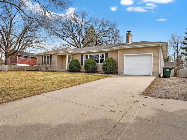 3921 Oak Park Circle, Waterloo, IA 50701