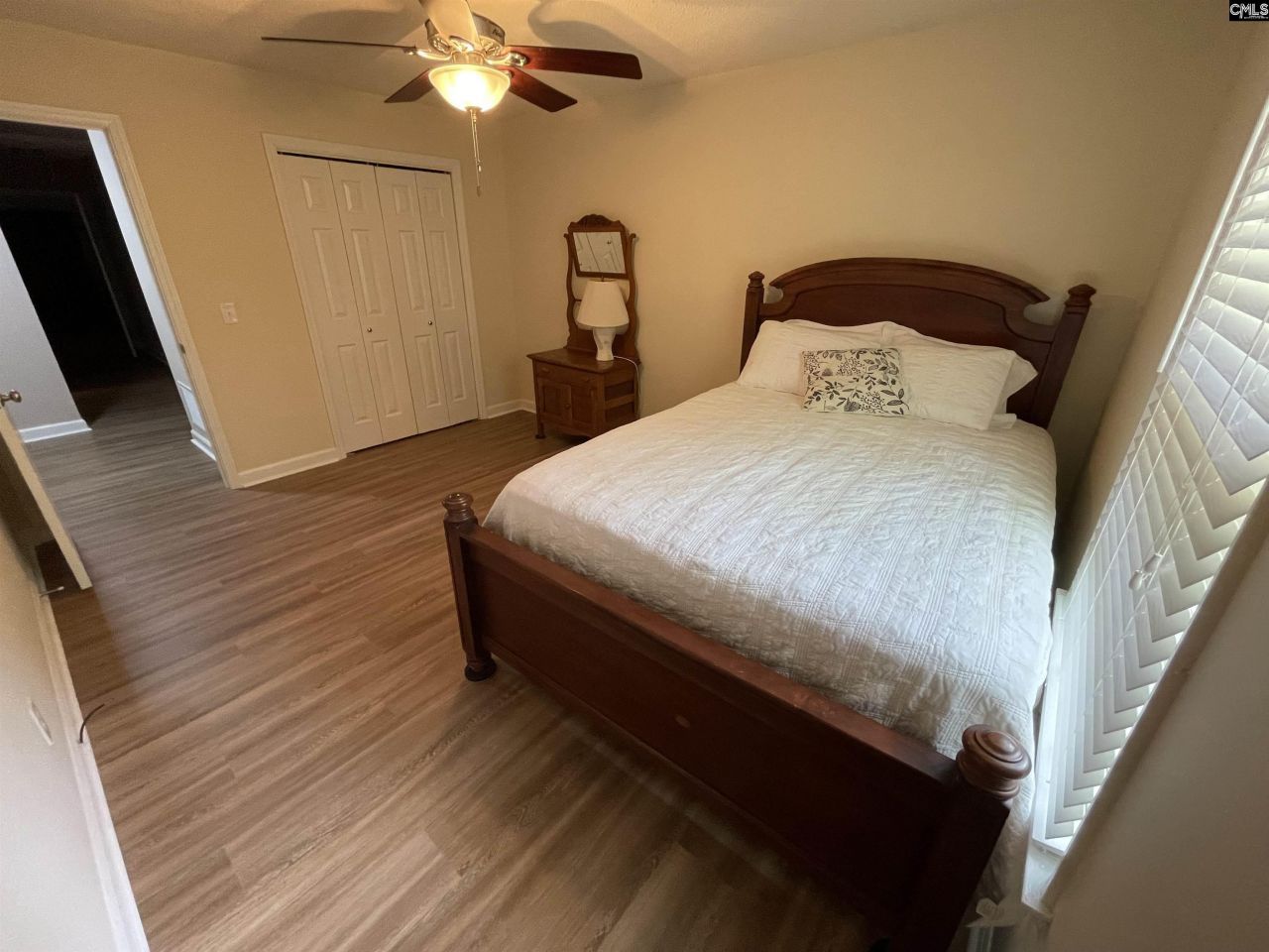 2204 Bee Ridge Road  Photo 16