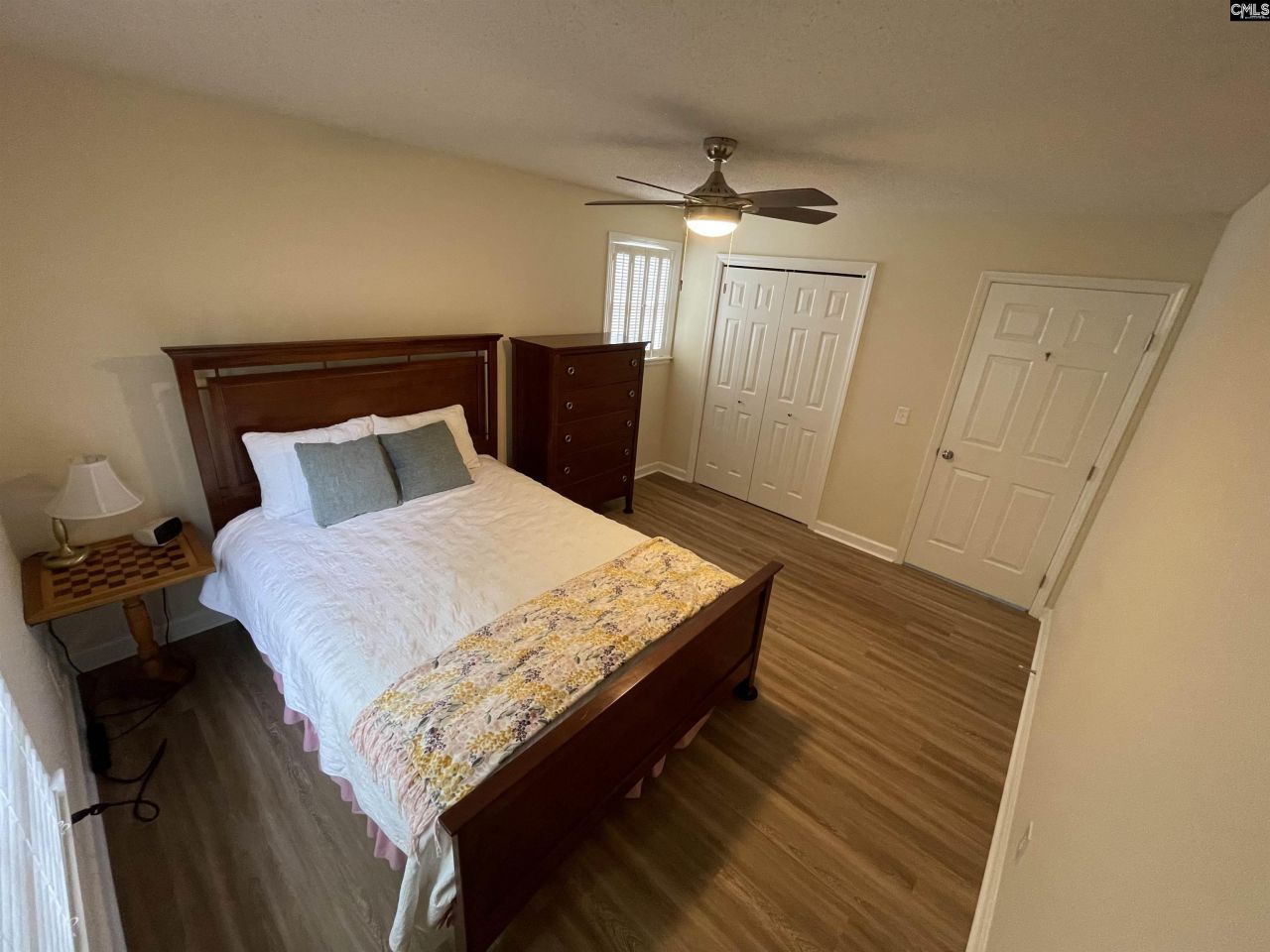 2204 Bee Ridge Road  Photo 17