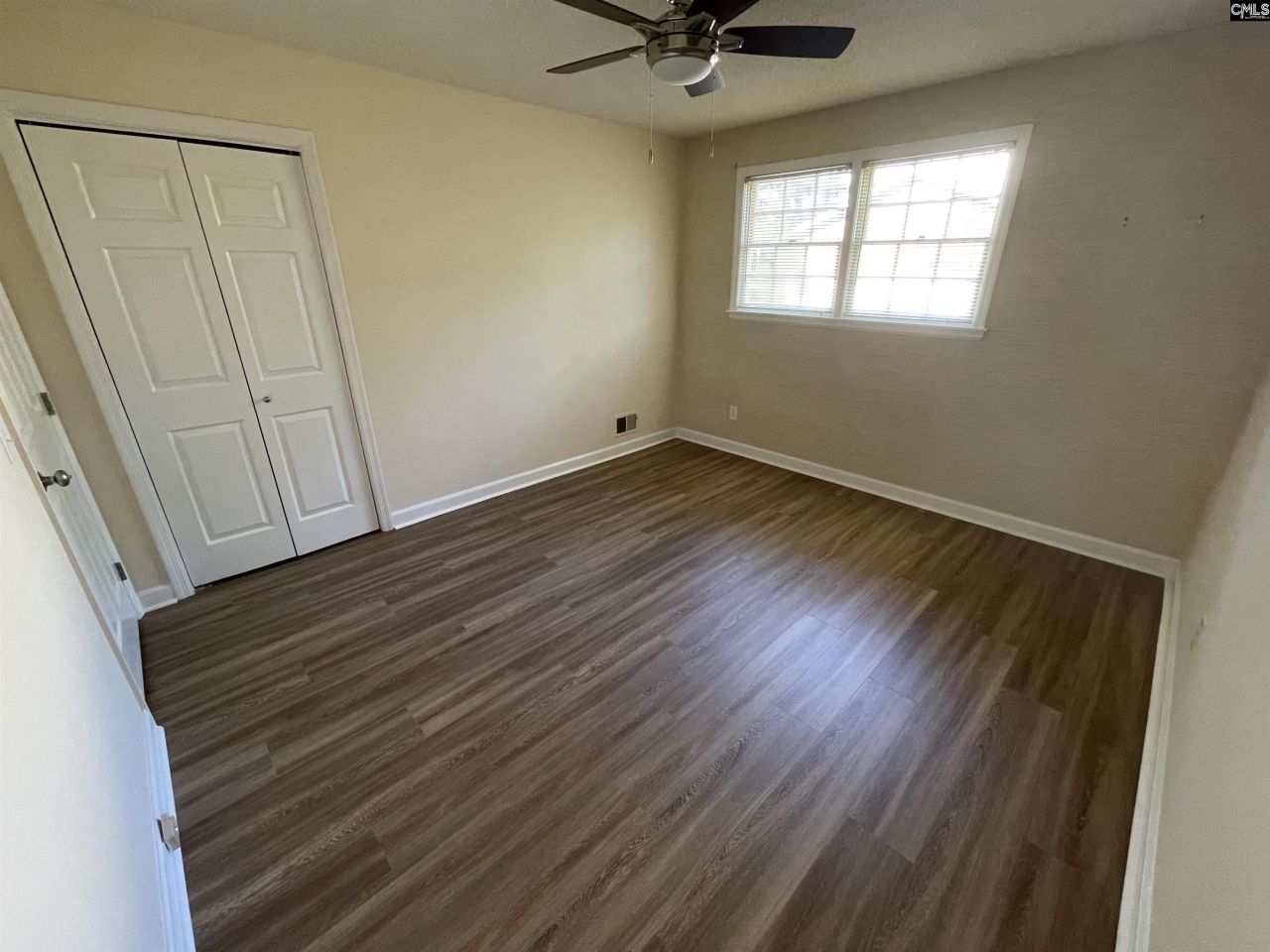 2204 Bee Ridge Road  Photo 19