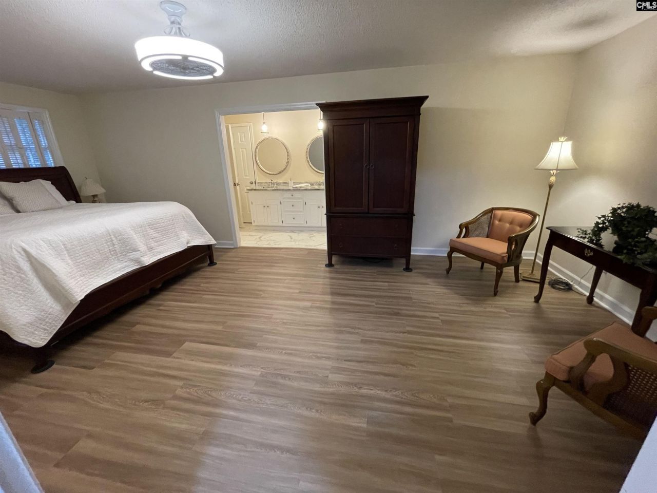 2204 Bee Ridge Road  Photo 23