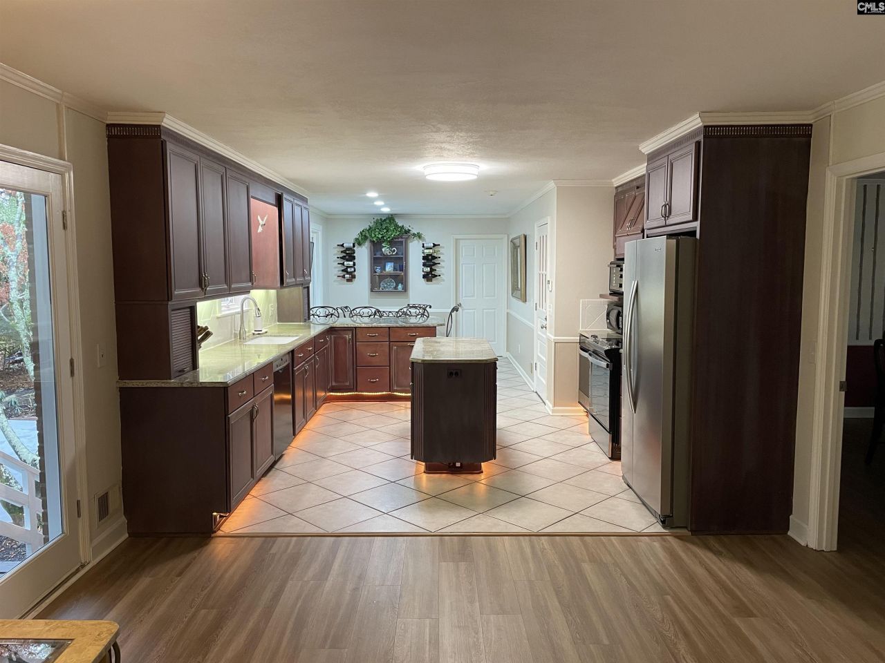 2204 Bee Ridge Road  Photo 5