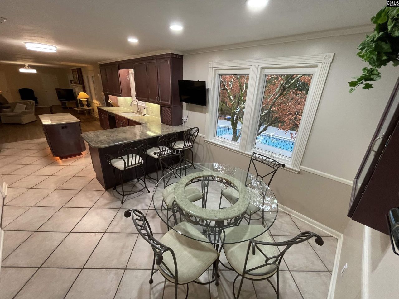 2204 Bee Ridge Road  Photo 8