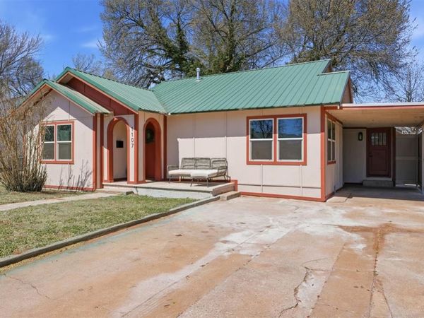 1107 W 2nd Street, Elk City, OK 73644