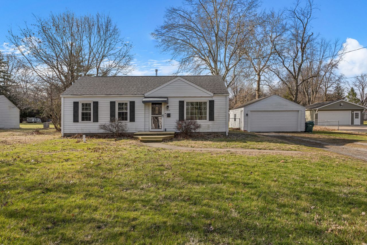 1351 W Pershing Road, Decatur, IL 62526 Main Photo