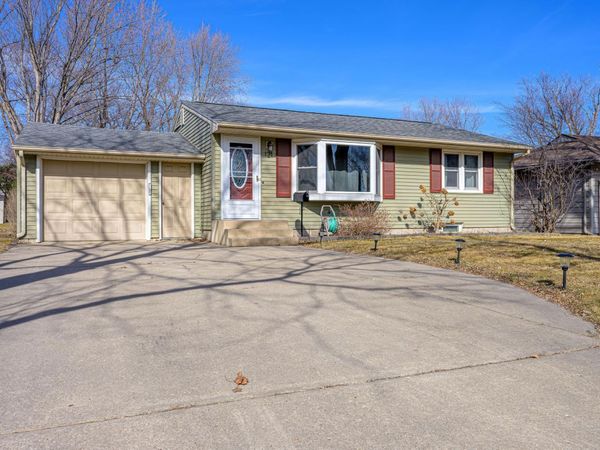 121 6th Avenue NE, Hutchinson, MN 55350