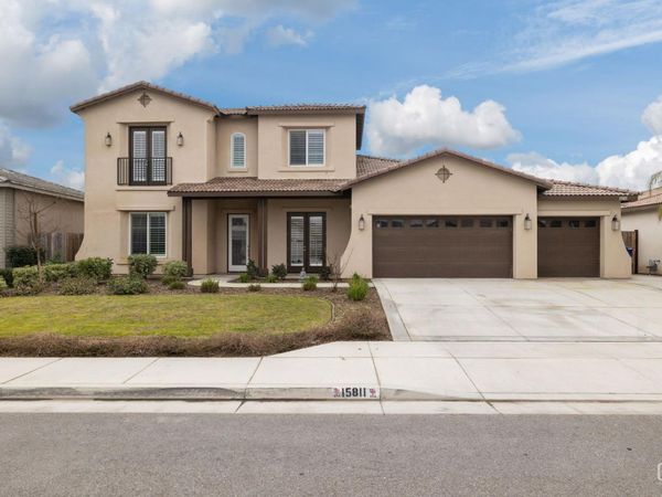 15811 Waterford Street, Bakersfield, CA 93314