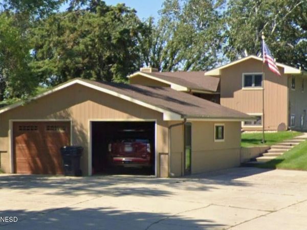 828 HIDDEN VALLEY DRIVE, Watertown, SD 57201