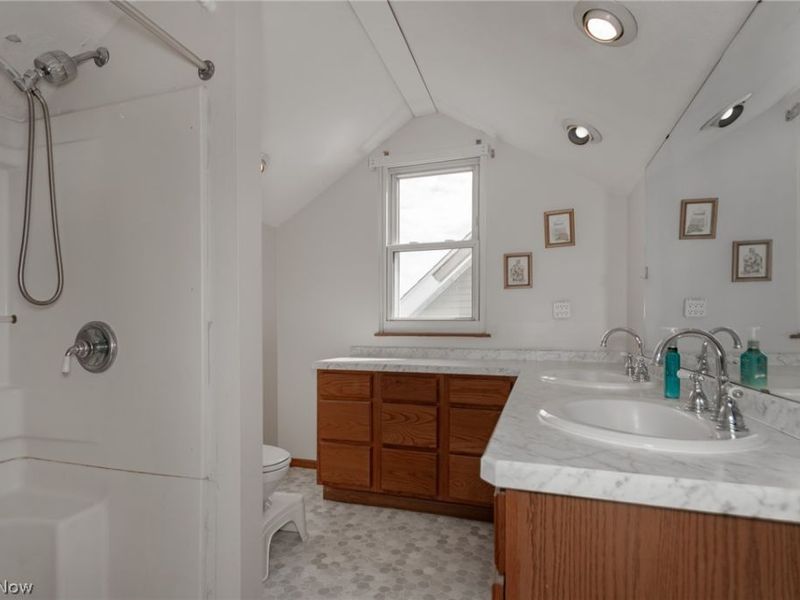 5718 Delora Avenue, Brooklyn, OH 44144 Photo 18