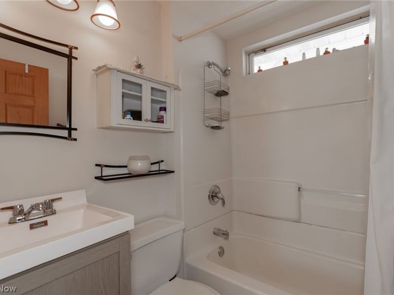 5718 Delora Avenue, Brooklyn, OH 44144 Photo 21