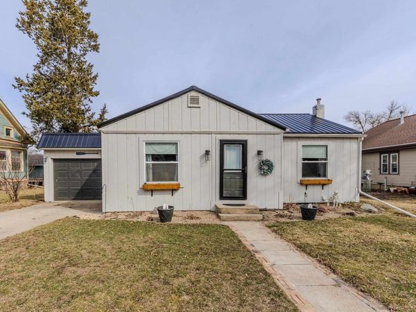 206 Lake Ave , Lake Park, IA 51347