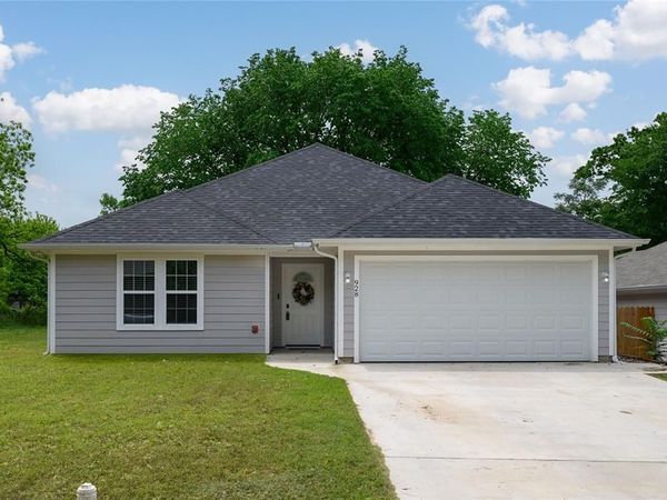 928 W Chase Street, Denison, TX 75020