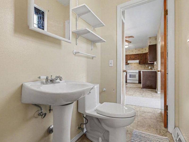 1899 Berkshire, Cincinnati, OH 45230 Photo 14