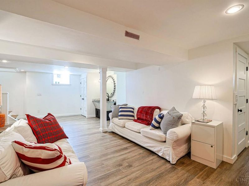 5831 Belleview Avenue, Blue Ash, OH 45242 Photo 19