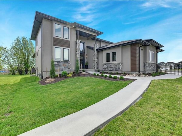 16071 S Twilight Lane, Olathe, KS 66062