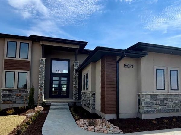 16071 S Twilight Lane, Olathe, KS 66062