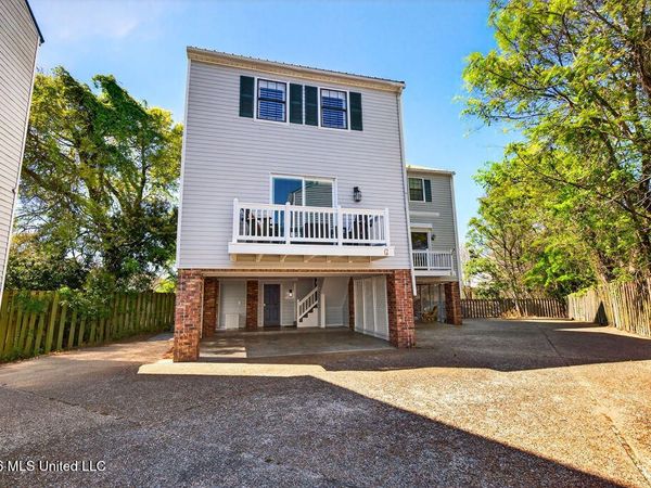 255 E Scenic Drive, Pass Christian, MS 39571