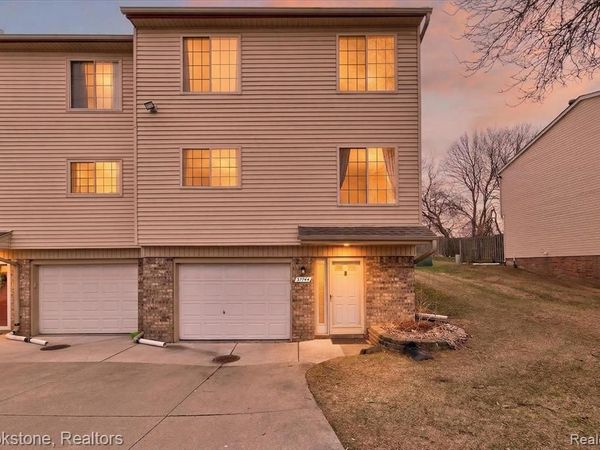 37744 Charter Oaks Boulevard, Clinton Twp, MI 48036
