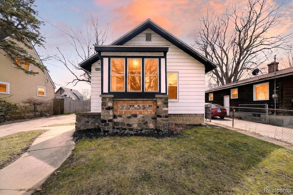 2426 Maryland Avenue, Flint, MI 48506 Main Photo