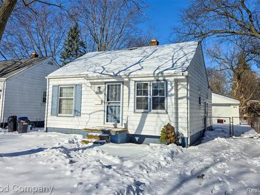 18953 Woodcrest Street, Harper Woods, MI 48225