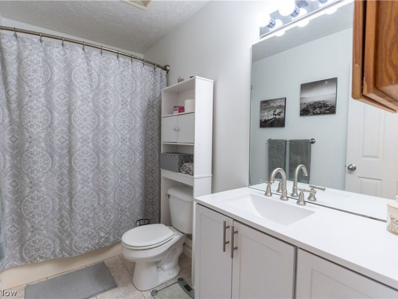 204 Harbor Ridge Lane, Fairport Harbor, OH 44077 Photo 18