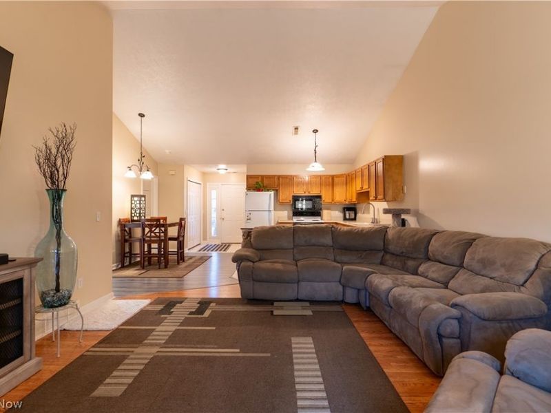 204 Harbor Ridge Lane, Fairport Harbor, OH 44077 Photo 4