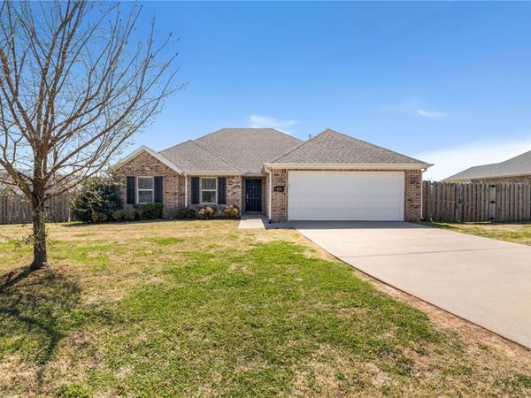 421 Caballo Street, Farmington, AR 72730